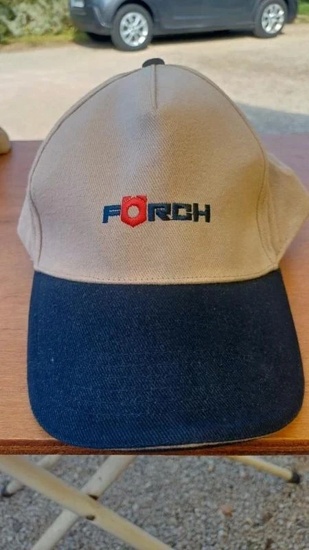 Casquette Forch neuve beige et noire taille unique en coton